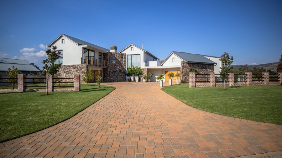 5 Bedroom Property for Sale in The Coves North West